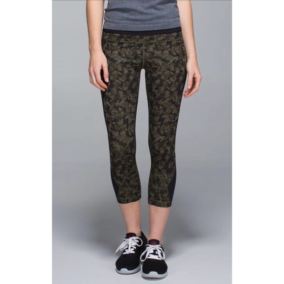 Lululemon NWT Run Inspire Crop II, Sz 6 - Picture 2 of 8